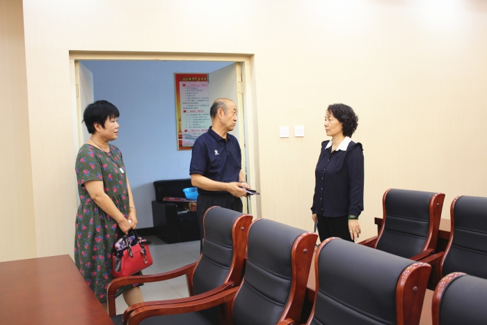 自治区工会干校领导参观阵地建设