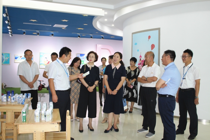 自治区、市总工会调研金海伊利乳业4