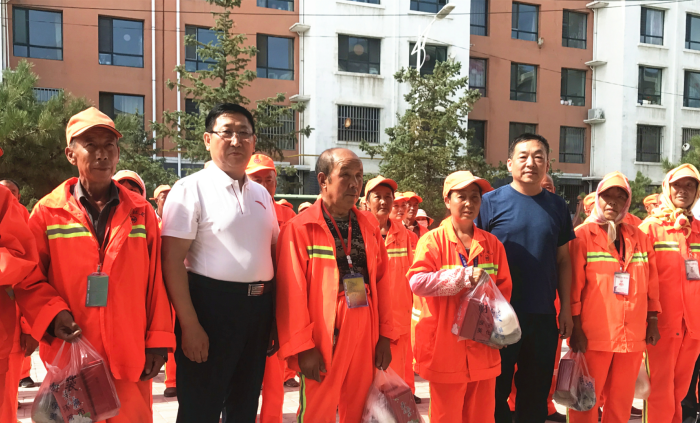 金川工业园区、工会领导与一线环卫工人影留念1