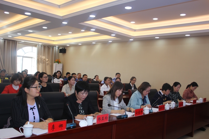 预赛评委由旗人大科教文卫工委主任徐燕飞、旗政协民族宗教委副主任赵静、旗纪委组织部部长云俊卿、旗委宣传部副主任科员皇甫紫雁、旗总工会副科级干部邢亚玲、旗妇联副主席李娜、团旗委副书记王博爱组成