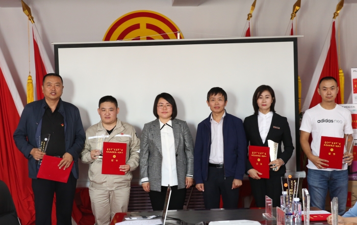 “最美一线职工”座谈会 (4)