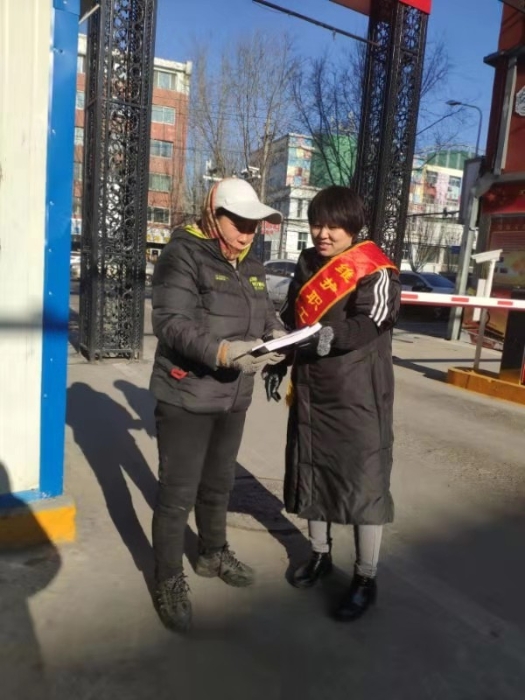 向职工群众讲解职工维权知识