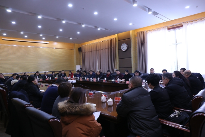 左旗总工会优化营商环境劳模、企业家代表座谈暨市级职工创新工作室授牌会
