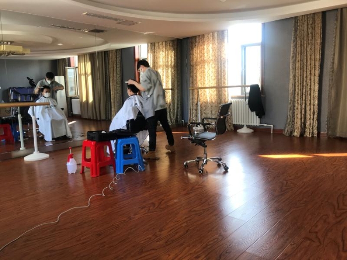 为职工理发2