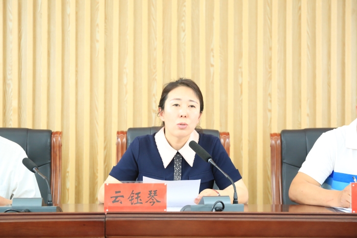 旗政协副主席、总工会主席云钰琴