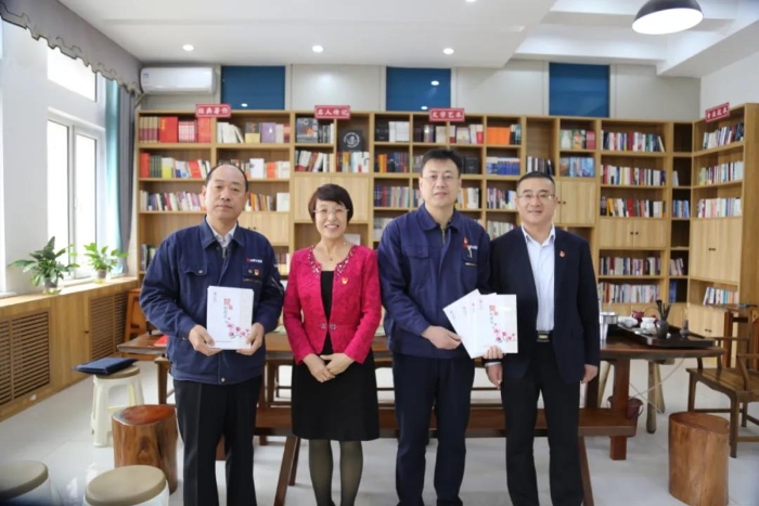 接收了集团公司新闻中心送来的《蒙能好故事》书籍