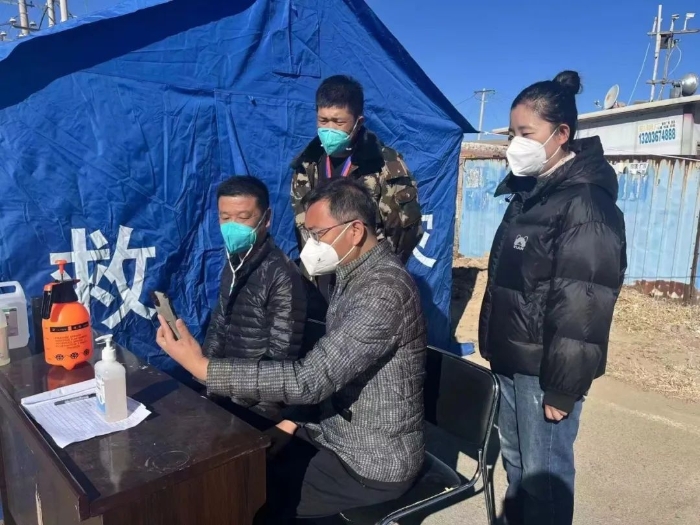 赛罕区应急管理局职工收看中国共产党第二十次全国代表大会